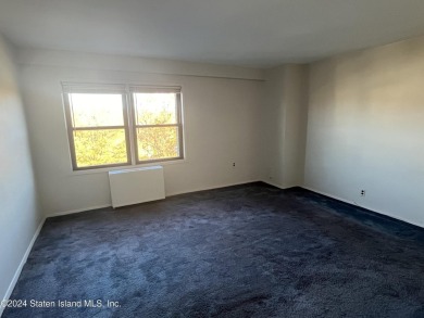 This one bedroom, one-bath apartment, situated in a luxury on Silver Lake Golf Course in New York - for sale on GolfHomes.com, golf home, golf lot