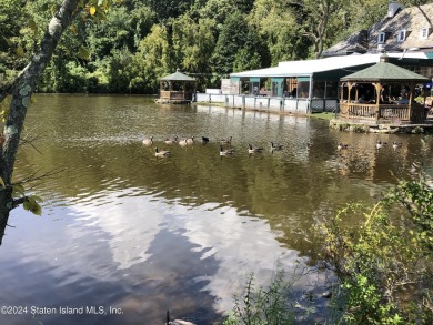 This one bedroom, one-bath apartment, situated in a luxury on Silver Lake Golf Course in New York - for sale on GolfHomes.com, golf home, golf lot