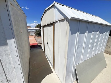 Welcome to your dreamy retreat in a vibrant 55+ community! This on Royal Links Golf Club in Nevada - for sale on GolfHomes.com, golf home, golf lot