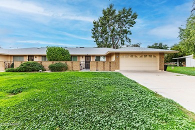 Beautiful 2-bedroom, 2-bath Gemini home in Sun City! Split floor on Sun City Lakes West and East in Arizona - for sale on GolfHomes.com, golf home, golf lot