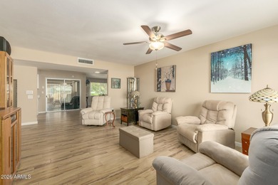 Beautiful 2-bedroom, 2-bath Gemini home in Sun City! Split floor on Sun City Lakes West and East in Arizona - for sale on GolfHomes.com, golf home, golf lot