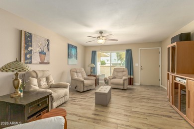 Beautiful 2-bedroom, 2-bath Gemini home in Sun City! Split floor on Sun City Lakes West and East in Arizona - for sale on GolfHomes.com, golf home, golf lot