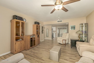 Beautiful 2-bedroom, 2-bath Gemini home in Sun City! Split floor on Sun City Lakes West and East in Arizona - for sale on GolfHomes.com, golf home, golf lot