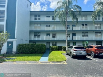 SELLER NEEDS THIS SOLD! First floor unit that has an open layout on Oriole Golf and Tennis Club in Florida - for sale on GolfHomes.com, golf home, golf lot