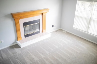 Welcome to this beautiful, 3 bedroom, 2.5 bathroom, move in on Paradise Pointe Golf Complex in Missouri - for sale on GolfHomes.com, golf home, golf lot