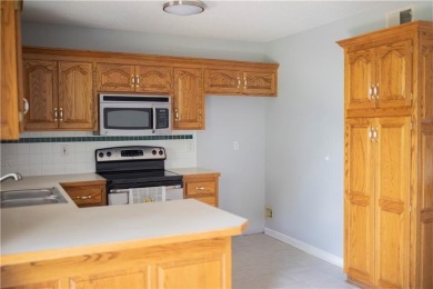 Welcome to this beautiful, 3 bedroom, 2.5 bathroom, move in on Paradise Pointe Golf Complex in Missouri - for sale on GolfHomes.com, golf home, golf lot