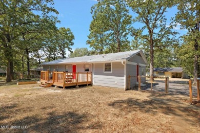This charming 3-bedroom, 2-bath home, nestled in the heart of on Pearl Municipal Golf Course in Mississippi - for sale on GolfHomes.com, golf home, golf lot