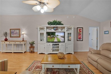 PRICED TO SELL! Move right in and start enjoying the Villages on The Links of Spruce Creek in Florida - for sale on GolfHomes.com, golf home, golf lot