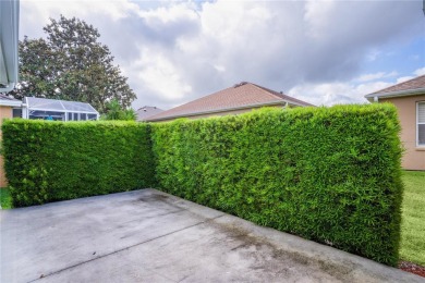 PRICED TO SELL! Move right in and start enjoying the Villages on The Links of Spruce Creek in Florida - for sale on GolfHomes.com, golf home, golf lot