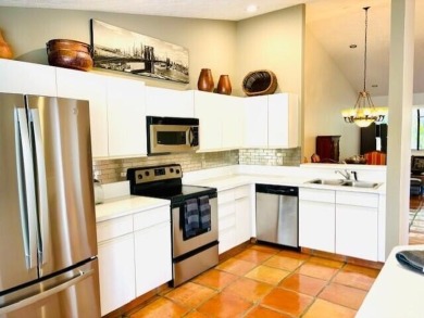 Live in Boca Pointe for under $450k! First floor villa, 2 bed/ 2 on Boca Pointe Country Club in Florida - for sale on GolfHomes.com, golf home, golf lot