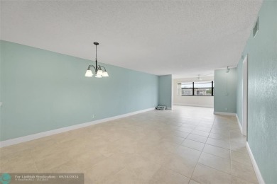 55+ COMMUNITY, THIS BEAUTIFUL TURN KEY READY UNIT IS ON THE 3rd on Sunrise Lakes Phase IV Golf Course in Florida - for sale on GolfHomes.com, golf home, golf lot