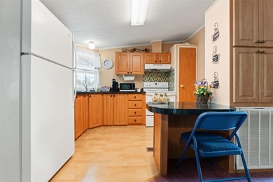 Welcome to this well-maintained 2 bedroom, 2 bathroom home on High Point Golf Club, Inc. in Florida - for sale on GolfHomes.com, golf home, golf lot