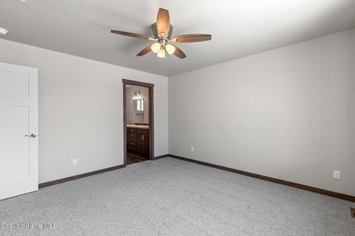 Calling all golfers!! This 3 bed/2 bath single-level home in on Prairie Falls Golf Club in Idaho - for sale on GolfHomes.com, golf home, golf lot