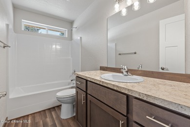 Calling all golfers!! This 3 bed/2 bath single-level home in on Prairie Falls Golf Club in Idaho - for sale on GolfHomes.com, golf home, golf lot