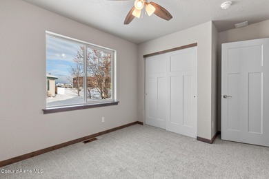 Calling all golfers!! This 3 bed/2 bath single-level home in on Prairie Falls Golf Club in Idaho - for sale on GolfHomes.com, golf home, golf lot