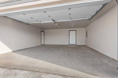 Calling all golfers!! This 3 bed/2 bath single-level home in on Prairie Falls Golf Club in Idaho - for sale on GolfHomes.com, golf home, golf lot