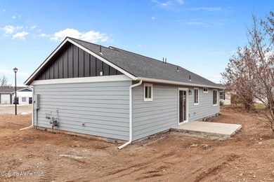 Calling all golfers!! This 3 bed/2 bath single-level home in on Prairie Falls Golf Club in Idaho - for sale on GolfHomes.com, golf home, golf lot