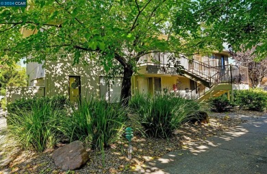 Welcome to this delightful and serene 1 bedroom/ 1 bathroom Del on Rossmoor Golf Course in California - for sale on GolfHomes.com, golf home, golf lot