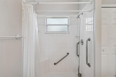 Under contract-accepting backup offers. Welcome to your dream on Kings Ridge Golf Club in Florida - for sale on GolfHomes.com, golf home, golf lot