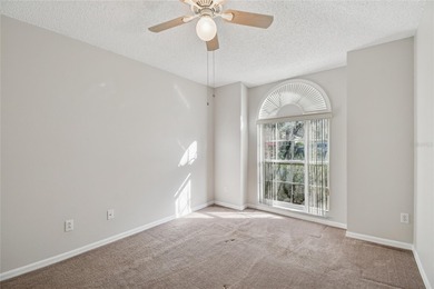 Under contract-accepting backup offers. Welcome to your dream on Kings Ridge Golf Club in Florida - for sale on GolfHomes.com, golf home, golf lot