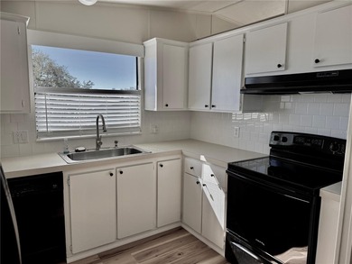 Move-in ready and beautifully refreshed, this 2-bedroom, 2-bath on Zellwood Station Country Club in Florida - for sale on GolfHomes.com, golf home, golf lot