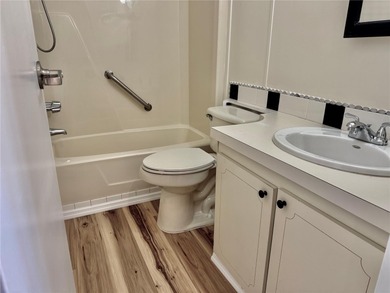 Move-in ready and beautifully refreshed, this 2-bedroom, 2-bath on Zellwood Station Country Club in Florida - for sale on GolfHomes.com, golf home, golf lot