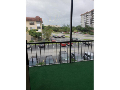 Split level 2 bedroom, 2 bath. Washer Dryer in the unit. Large on Inverrary Country Club in Florida - for sale on GolfHomes.com, golf home, golf lot