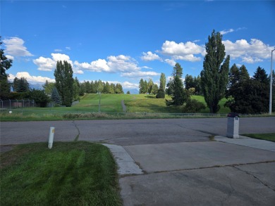 Charming one level ranch home conveniently located by the on Buffalo Hill Golf Club in Montana - for sale on GolfHomes.com, golf home, golf lot