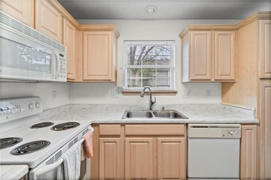 Beautifully maintained 2 BR/2.5 Bath Townhouse. Move in ready on Royal Meadows Golf Course in Missouri - for sale on GolfHomes.com, golf home, golf lot