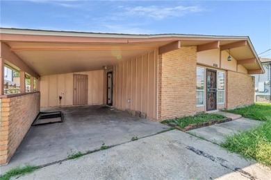 This large home is waiting for you to make it your own with your on Joseph M. Bartholomew Municipal Golf Course in Louisiana - for sale on GolfHomes.com, golf home, golf lot