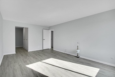 This beautifully updated 2-bed, 2-bath END-UNIT condo offers on Twin Lakes Golf Course in Illinois - for sale on GolfHomes.com, golf home, golf lot