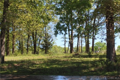 This attractive corner lot is ideally situated on Apache Drive on Indian Rock Golf Club in Missouri - for sale on GolfHomes.com, golf home, golf lot