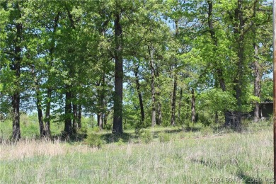 This attractive corner lot is ideally situated on Apache Drive on Indian Rock Golf Club in Missouri - for sale on GolfHomes.com, golf home, golf lot