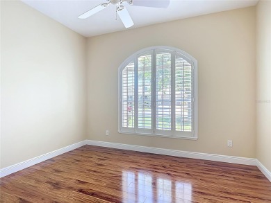 Beautifully maintained 3-bedroom, 2-bath NATCHEZ PREMIER model on The Links of Spruce Creek in Florida - for sale on GolfHomes.com, golf home, golf lot