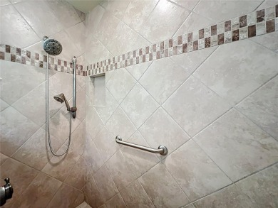 Beautifully maintained 3-bedroom, 2-bath NATCHEZ PREMIER model on The Links of Spruce Creek in Florida - for sale on GolfHomes.com, golf home, golf lot