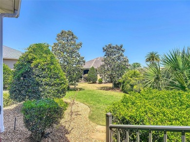 Beautifully maintained 3-bedroom, 2-bath NATCHEZ PREMIER model on The Links of Spruce Creek in Florida - for sale on GolfHomes.com, golf home, golf lot