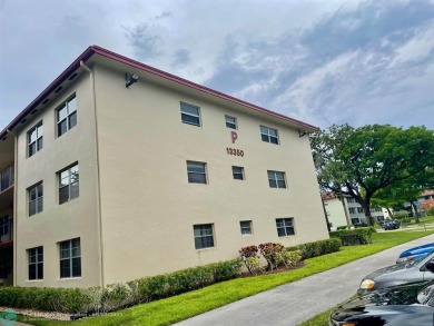 *Great Price* on this 2-Bedroom  1.5 Bathroom - 3rd Floor on Flamingo Lakes Country Club in Florida - for sale on GolfHomes.com, golf home, golf lot