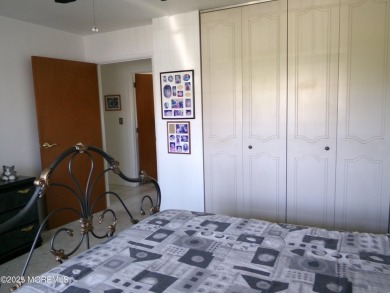 Well maintained Regency model in need of new owner.  This unit on Greenbriar Woodlands in New Jersey - for sale on GolfHomes.com, golf home, golf lot