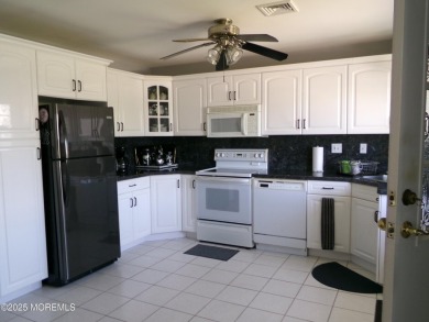Well maintained Regency model in need of new owner.  This unit on Greenbriar Woodlands in New Jersey - for sale on GolfHomes.com, golf home, golf lot