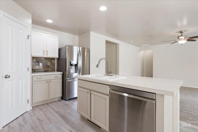 This spacious 3 bedroom, 2 bath home features an open concept on Hunters Point Golf Club in Idaho - for sale on GolfHomes.com, golf home, golf lot