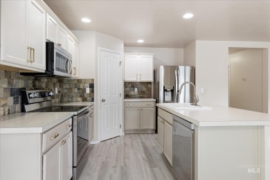 This spacious 3 bedroom, 2 bath home features an open concept on Hunters Point Golf Club in Idaho - for sale on GolfHomes.com, golf home, golf lot