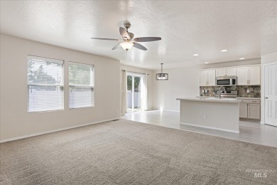 This spacious 3 bedroom, 2 bath home features an open concept on Hunters Point Golf Club in Idaho - for sale on GolfHomes.com, golf home, golf lot
