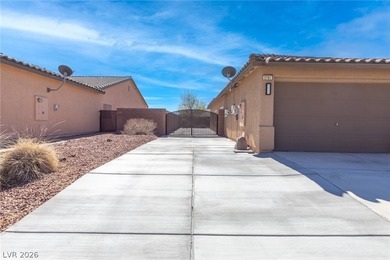 Beautiful move-in ready single story home with 3 beds, 2.5 baths on Mountain Falls Golf Course in Nevada - for sale on GolfHomes.com, golf home, golf lot