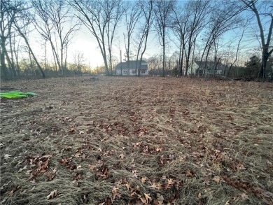 Cleared, mostly level and ready for you to build your new home! on Bella Vista Country Club - Highlands in Arkansas - for sale on GolfHomes.com, golf home, golf lot