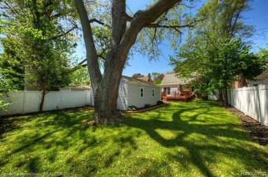 **Charming Royal Oak Bungalow - 3 Bed, 2 .5 Bath**
Welcome to on Red Run Golf Club in Michigan - for sale on GolfHomes.com, golf home, golf lot
