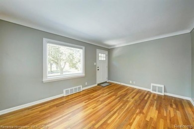 **Charming Royal Oak Bungalow - 3 Bed, 2 .5 Bath**
Welcome to on Red Run Golf Club in Michigan - for sale on GolfHomes.com, golf home, golf lot
