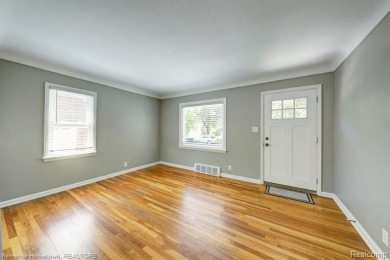 **Charming Royal Oak Bungalow - 3 Bed, 2 .5 Bath**
Welcome to on Red Run Golf Club in Michigan - for sale on GolfHomes.com, golf home, golf lot