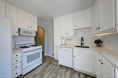 **Charming Royal Oak Bungalow - 3 Bed, 2 .5 Bath**
Welcome to on Red Run Golf Club in Michigan - for sale on GolfHomes.com, golf home, golf lot