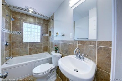 **Charming Royal Oak Bungalow - 3 Bed, 2 .5 Bath**
Welcome to on Red Run Golf Club in Michigan - for sale on GolfHomes.com, golf home, golf lot
