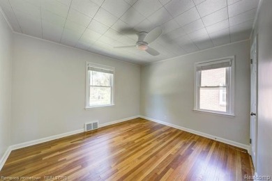 **Charming Royal Oak Bungalow - 3 Bed, 2 .5 Bath**
Welcome to on Red Run Golf Club in Michigan - for sale on GolfHomes.com, golf home, golf lot